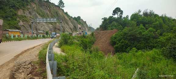 Despite the High Court order, the dumping of debris in Gobind Sagar Lake has not stopped.
