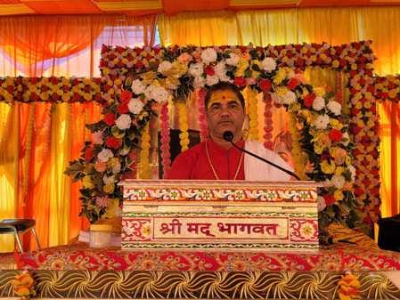 God is present in every particle: Acharya Lalmani