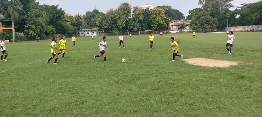 Football: Azamgarh won the trophy by defeating Prayagraj in the girls category