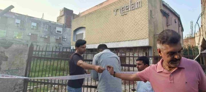 Municipal Corporation seals Neelam Cinema building for not paying property tax of Rs 25 lakh