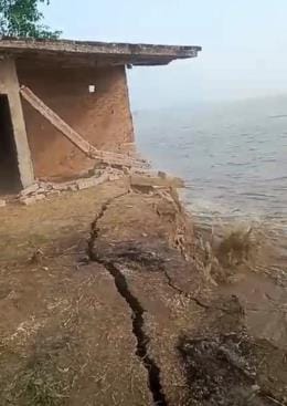 The uncontrollable waves of Saryu swept away two houses
