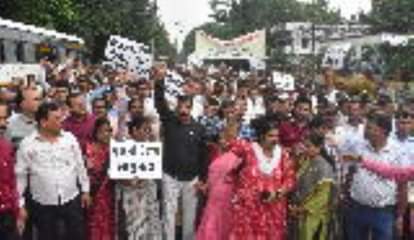 Gorakhpur News: Teachers protested against the compulsory TET