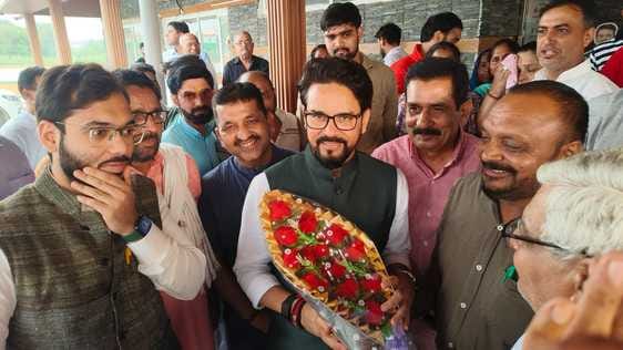Pakistan always praises the Congress party : Anurag Thakur