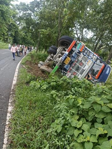 A tanker full of diesel and petrol overturned near Kotarha bridge