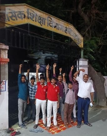 After roaming around for the whole day, the victim sat on a dharna with his children in the BSA office