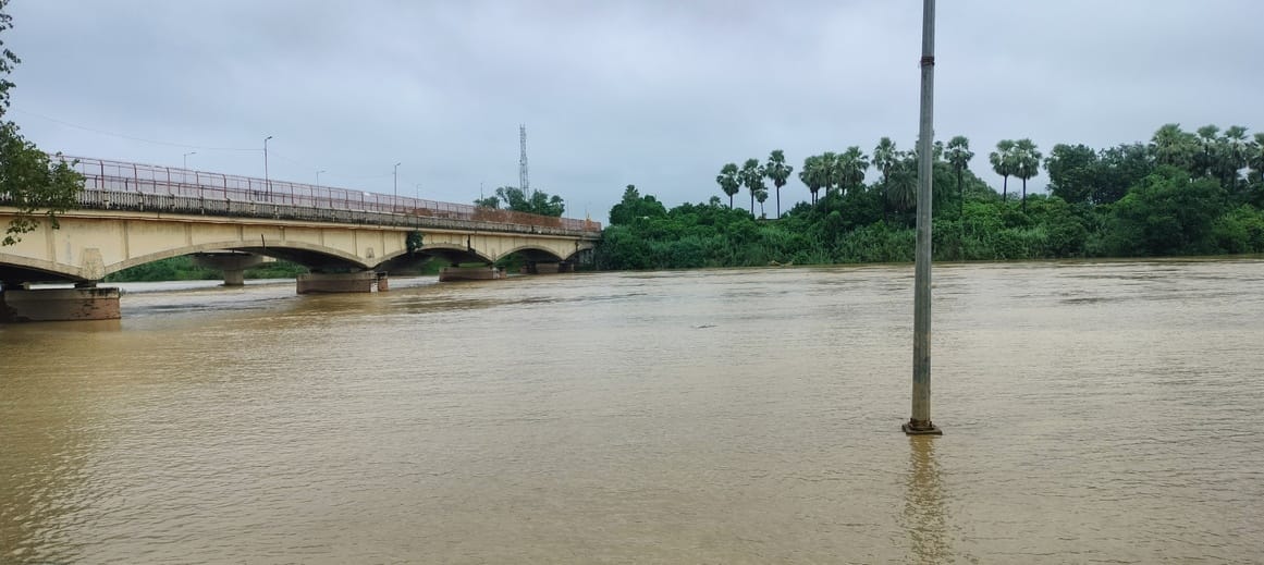 Siddharthnagar News: Budhi Rapti touching the red mark, the water level of Rapti also increased