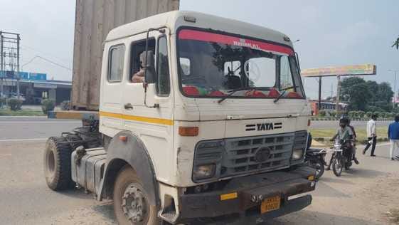 Drunk truck runs for eight kilometers, hitting vehicles