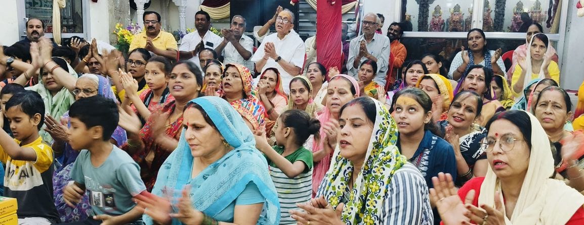 The temple premises echoed with the chants of Jai Kanhaiyalal