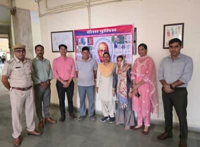 पुलिस की गिरफ्त में आरोपी दंपती।