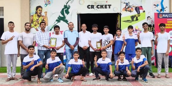 Dipanshu and Sanjeev won gold medal in rhythmic pair of yoga asanas.