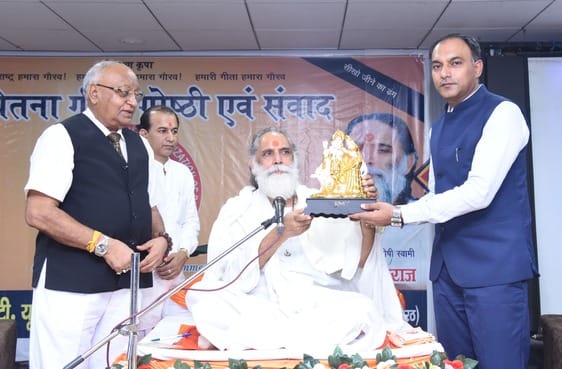 Youth will get success by keeping concentration: Gyananand