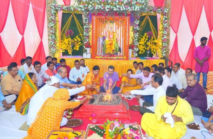 Vishwakarma, the divine sculptor, was worshipped with great pomp and show