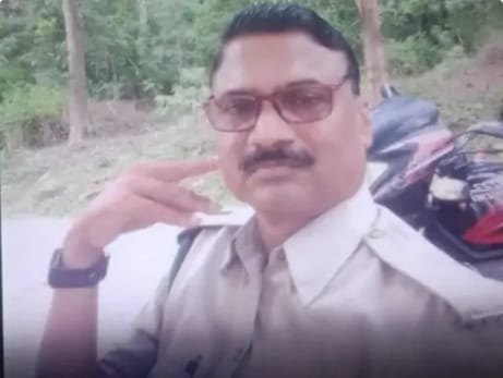 Forest guard arrested after accepting bribe of Rs 50,000was messing up the aid of the displaced,