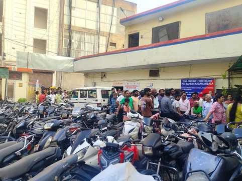 Councillors clash over cleanliness issue, compromise reached at police station