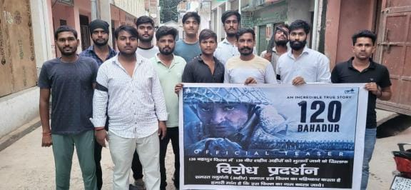 People protested against the film 120 Bahadur by wearing black bands.