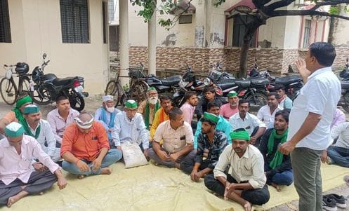 Farmers raised their voice for electricity, water and pension