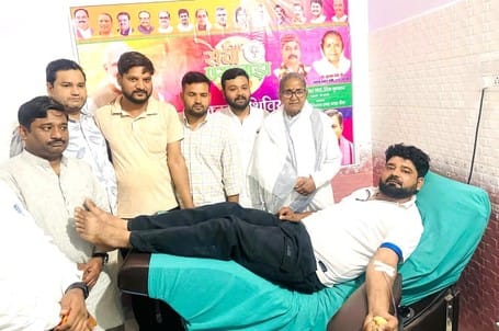 BJP workers donated blood on Prime Minister Modi's birthday