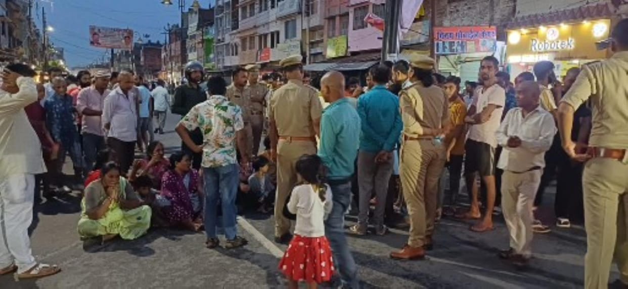 A young man died of electrocution while opening a shutter, causing a commotion among his family members.