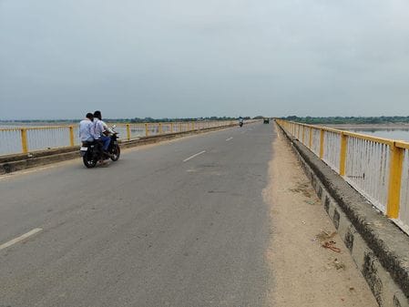 Cargo vehicles will run after the painting of the bridge base is completed.