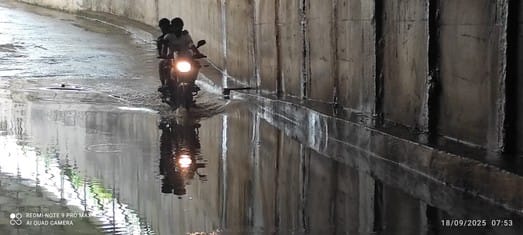 The underpass was filled with water, requiring a six-kilometer circumambulation.