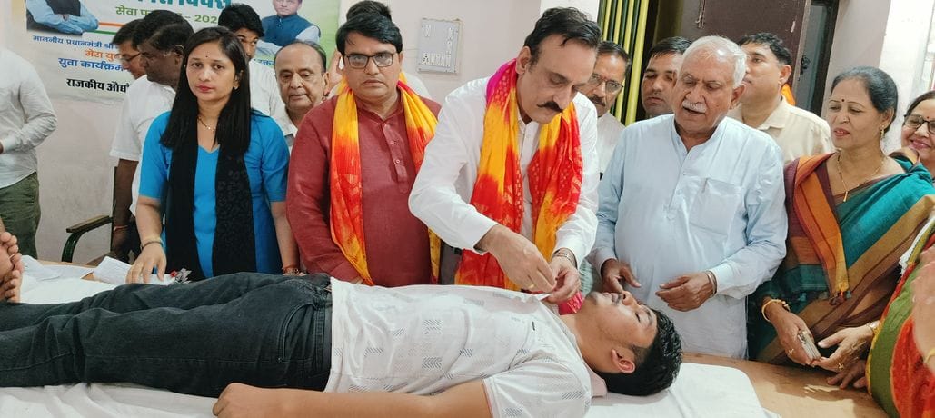 62 people donated blood in the camp.