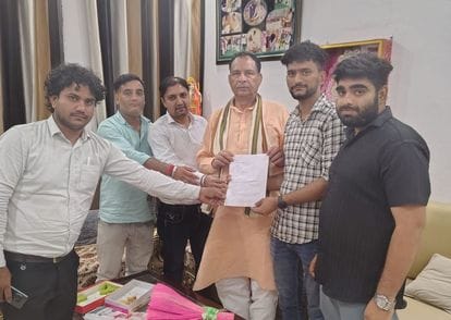 Troubled by the flaws in the PPP, people met Barauli