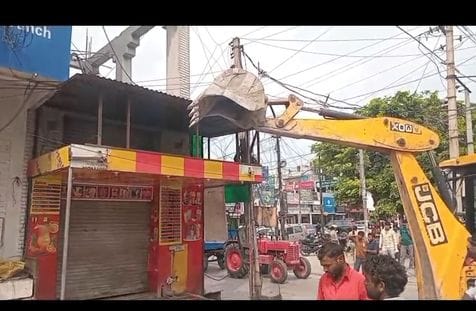 Bulldozers run on illegal construction in Sector-14 market, protests erupt