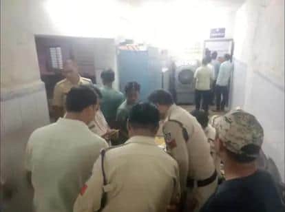 अस्पताल में पहुंची पुलिस