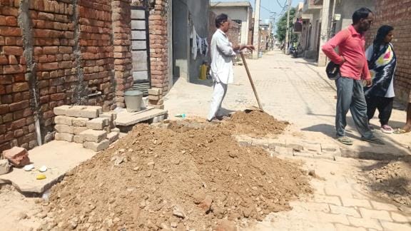 Water crisis in Bhatia Colony, plea for clean water, tube well supply should be restored.