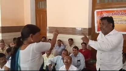 Municipal workers' strike continues, warns of hunger strike