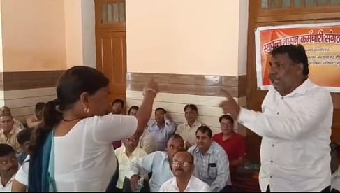 Municipal workers' strike continues, warns of hunger strike