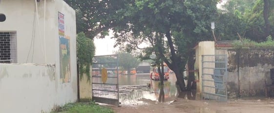 79.5 mm of rain in two hours caused waterlogging in many areas.