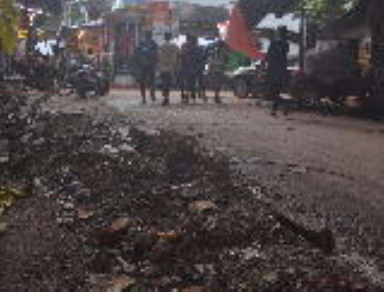 The Tapeshwari Devi Temple road was dug up before Navratri, causing inconvenience to devotees