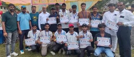 Players with certificates in the district level cricket competition at Mahatma Gandhi Inter College, Siswan.