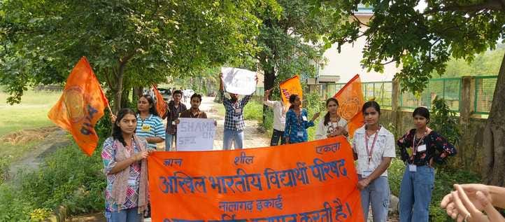 ABVP Nalagarh protested against SFI and university administration.