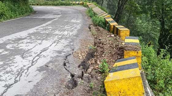 Now a landslide occurred on the highway in Baldiyakhan.