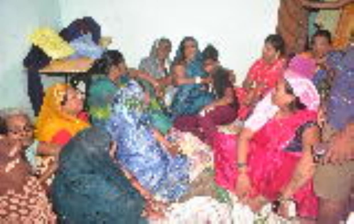 Gorakhpur News: Mourning spread in the village, stoves were not lit in the houses... grief and anger among the people