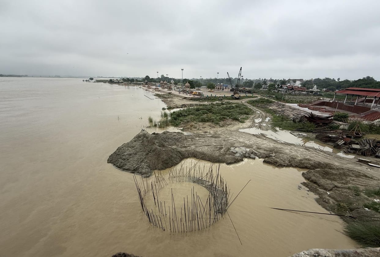 Gorakhpur News: Rivers rise towards danger mark, Rohin only four centimeters below