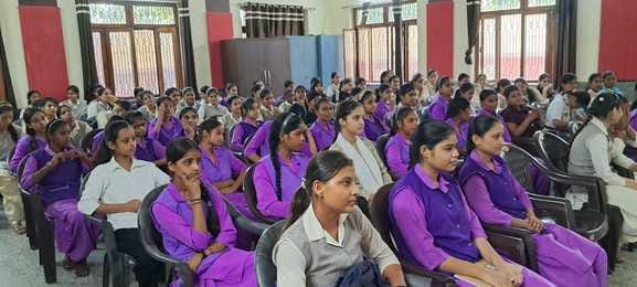 Sakshi first in debate competition