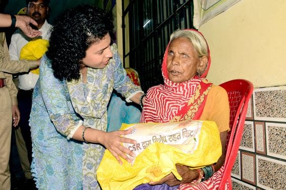 An example of public participation: 5,000 CSR special kits became a support for flood victims.