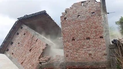 Sharda's wrath... 10 houses, three roads and several pillars submerged in water