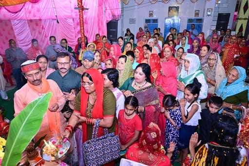 Devotees danced to the hymn 'Nand ke ghar Anand Bhayo'