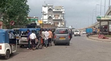 Pedestrians are troubled by the abundance of carts and rickshaws on Station Road.
