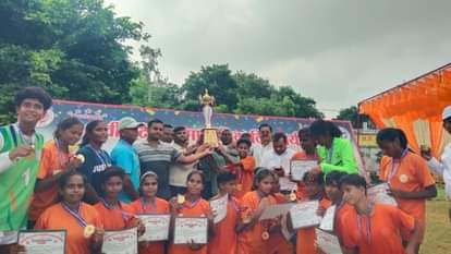 Gorakhpur News: Football: Gorakhpur team became the winner by defeating Varanasi.