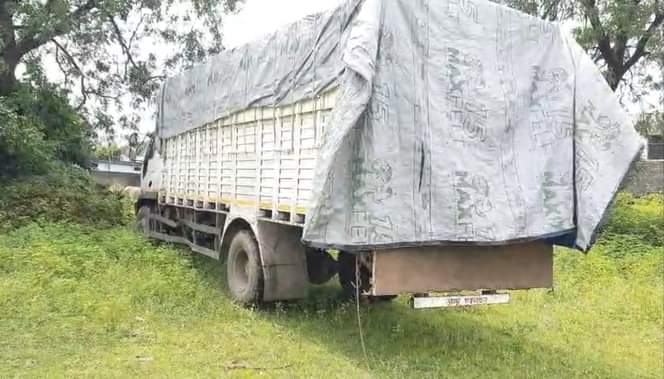 गोवंश से भरा ट्रक बरामद।
