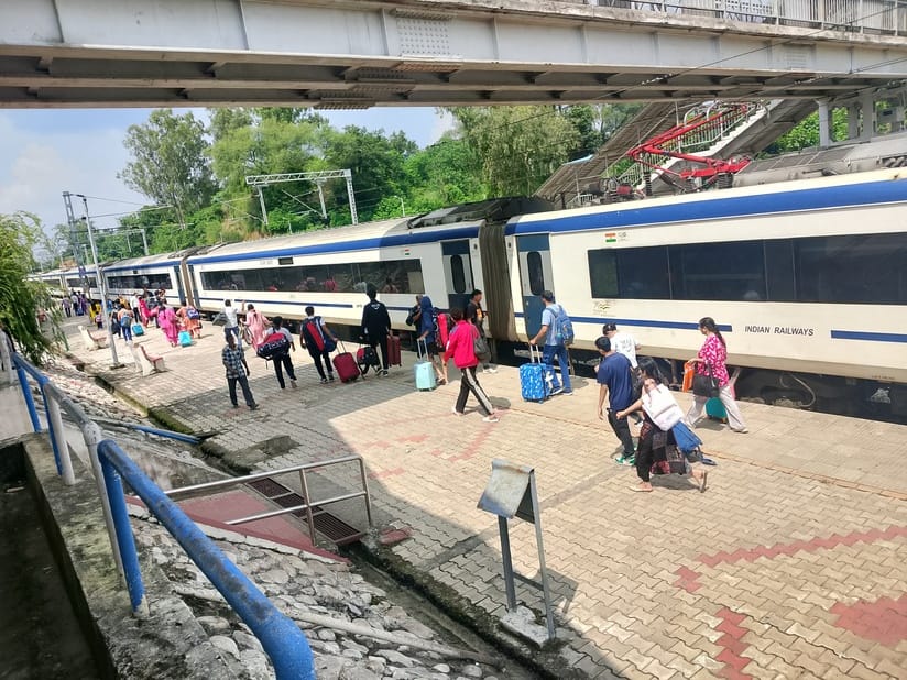 No coach display boards at Una railway station, leaving passengers stranded