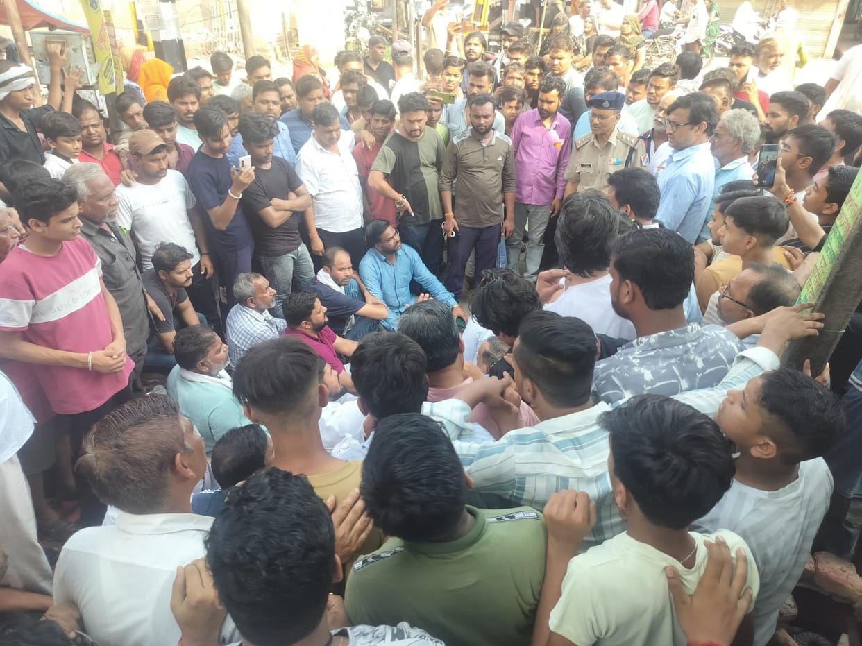The Katra Bazaar railway crossing will be closed starting today.