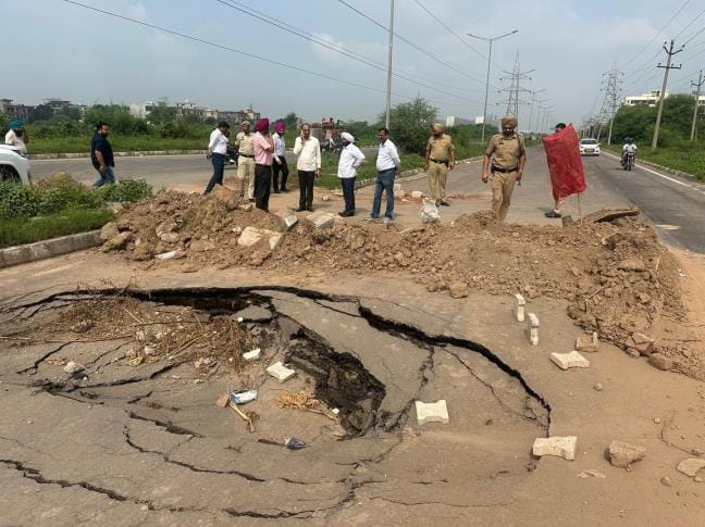 MLA furious over sunken roads, reprimands GMADA and corporation officials