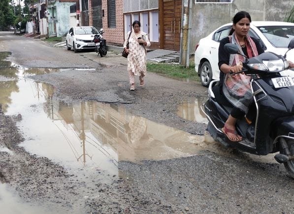 People are suffering due to waterlogging, problem not resolved even after complaint