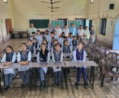 The bank branch provided goods to four government schools.